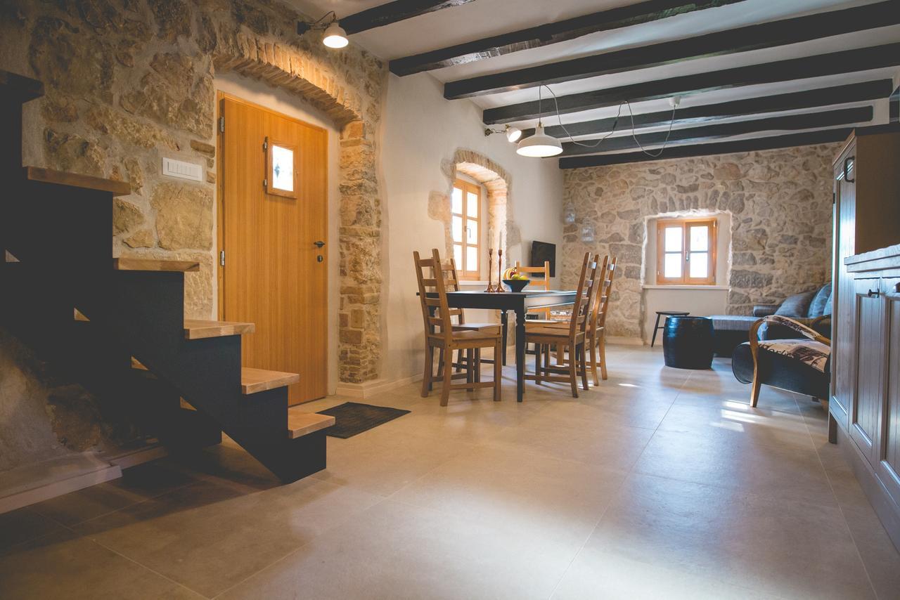 Holiday Home Jela Dobrinj Zewnętrze zdjęcie