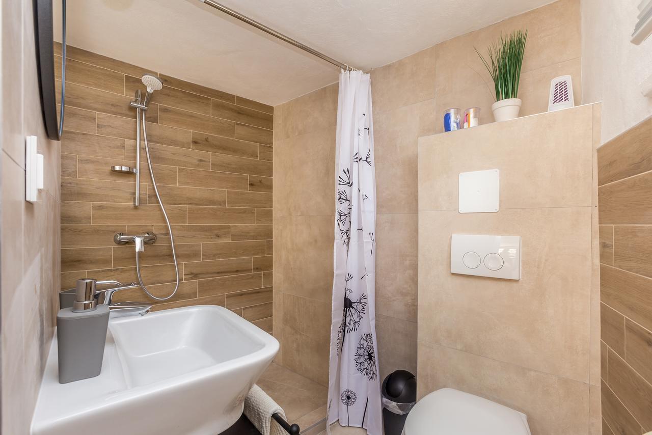 Holiday Home Jela Dobrinj Zewnętrze zdjęcie